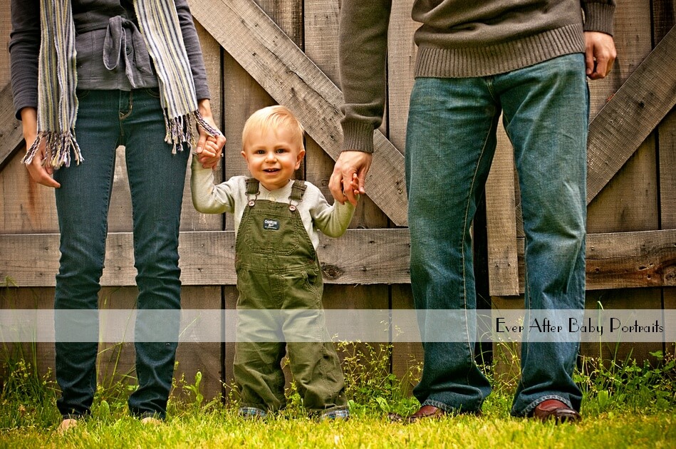 Keeping the kids happy! | Northern VA Baby Photographer